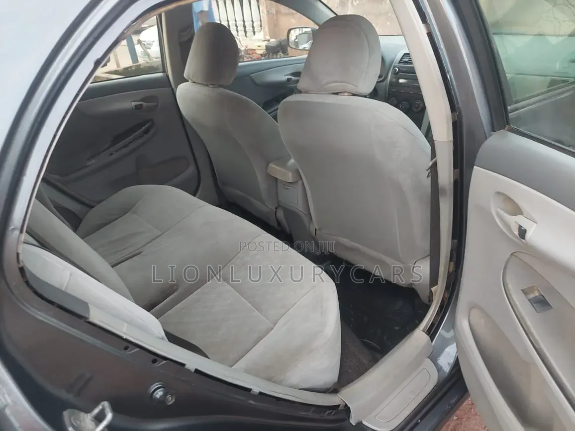 Toyota Corolla 2009 Gray