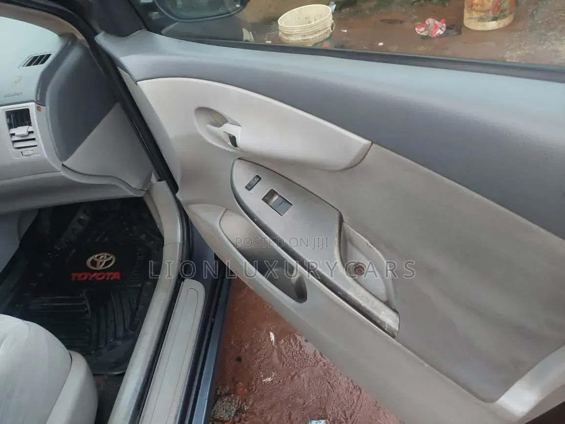 Toyota Corolla 2009 Gray