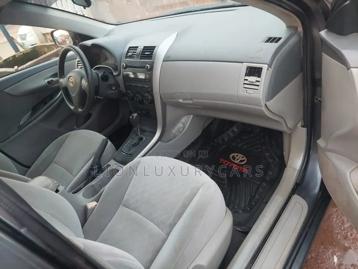 Toyota Corolla 2009 Gray