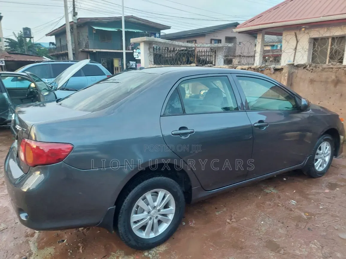 Toyota Corolla 2009 Gray