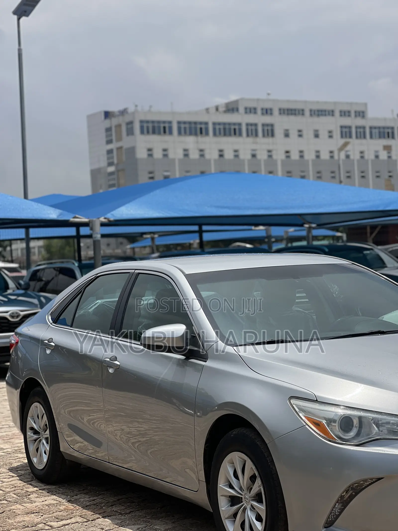 Toyota Camry LE 4dr Sedan (2.5L 4cyl 6A) 2015 Silver