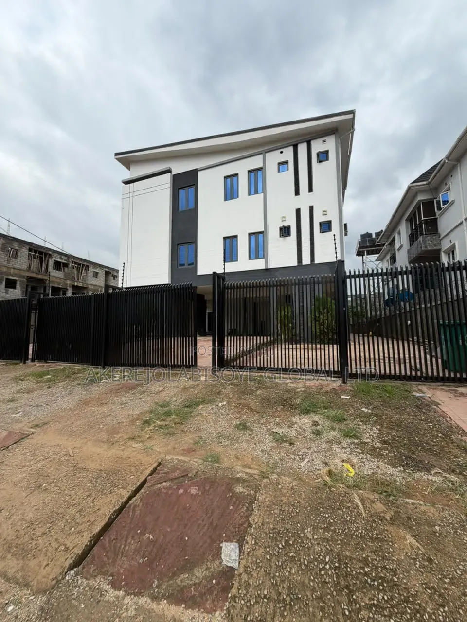 3bdrm Apartment in Katampe Abuja for sale