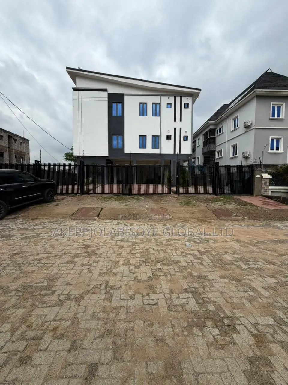 3bdrm Apartment in Katampe Abuja for sale