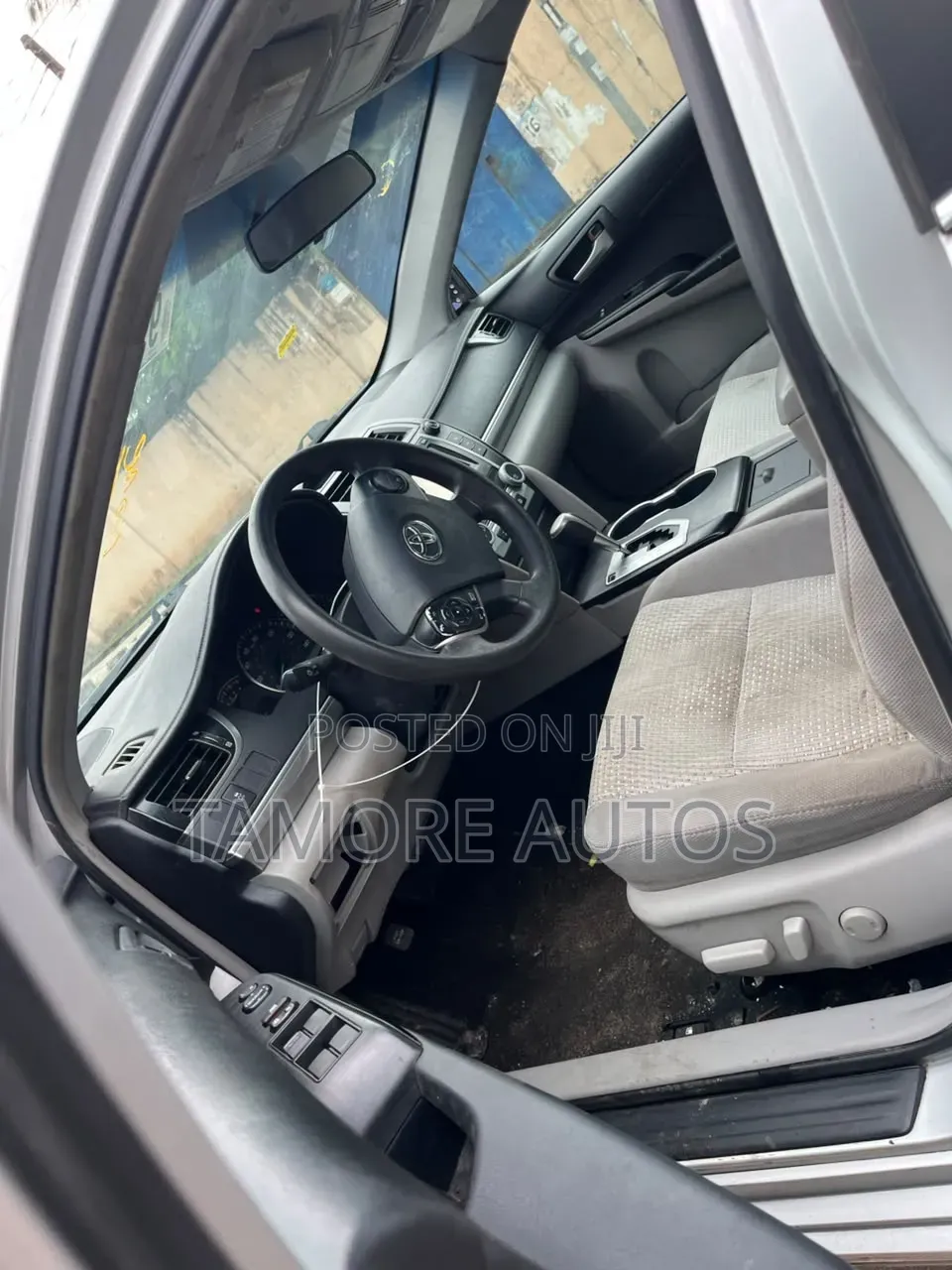 Toyota Camry LE 4dr Sedan (2.5L 4cyl 6A) 2012 Silver