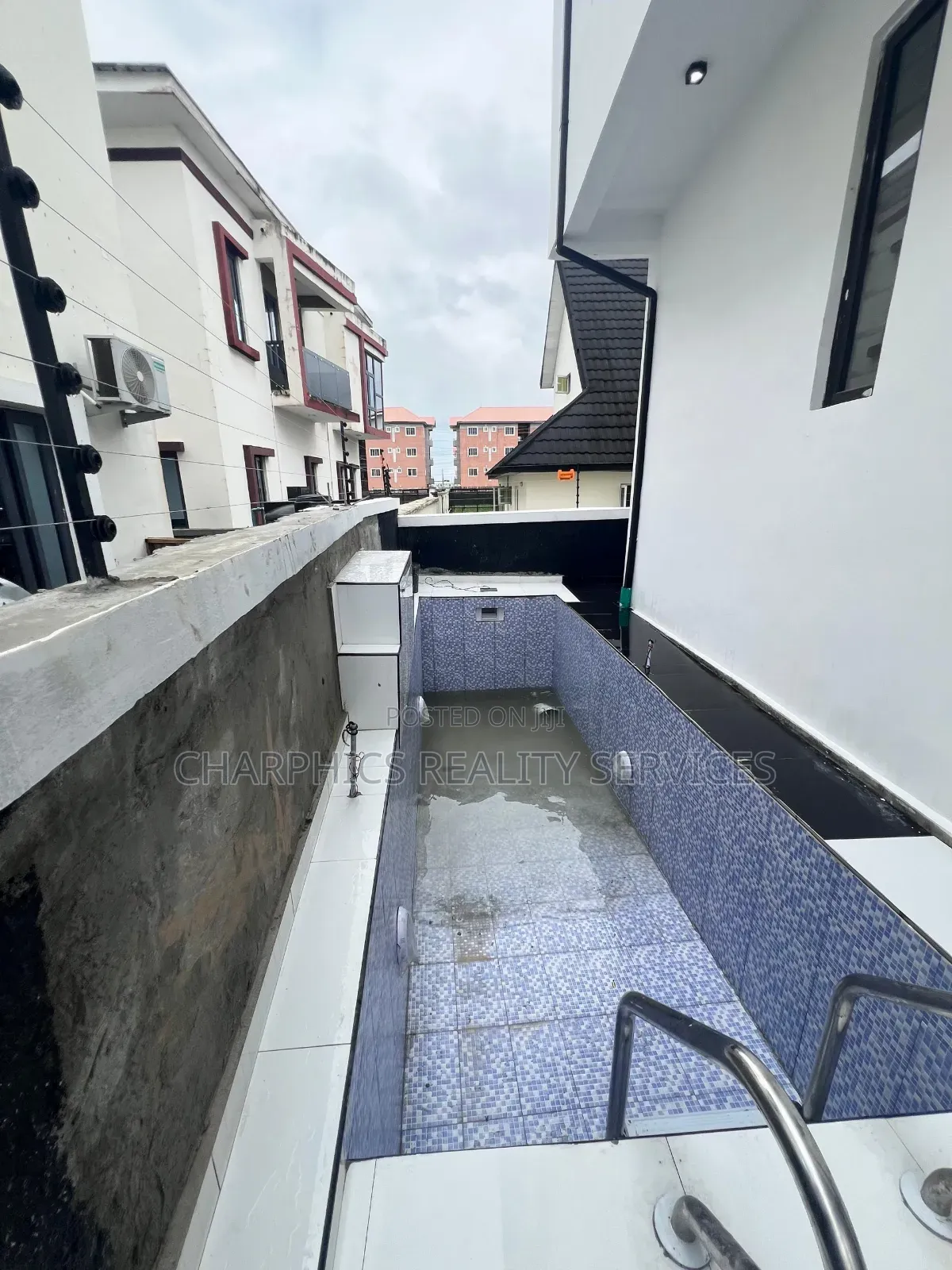 5bdrm Duplex in Off Lekki-Epe Expressway for sale