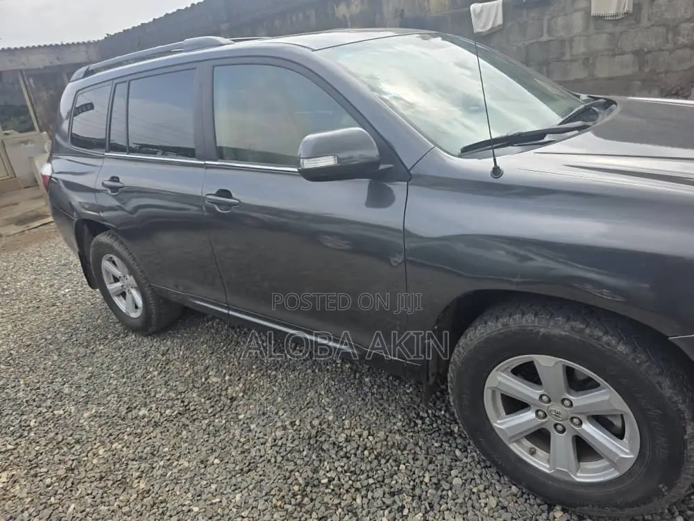 Toyota Highlander 4x4 2009 Gray