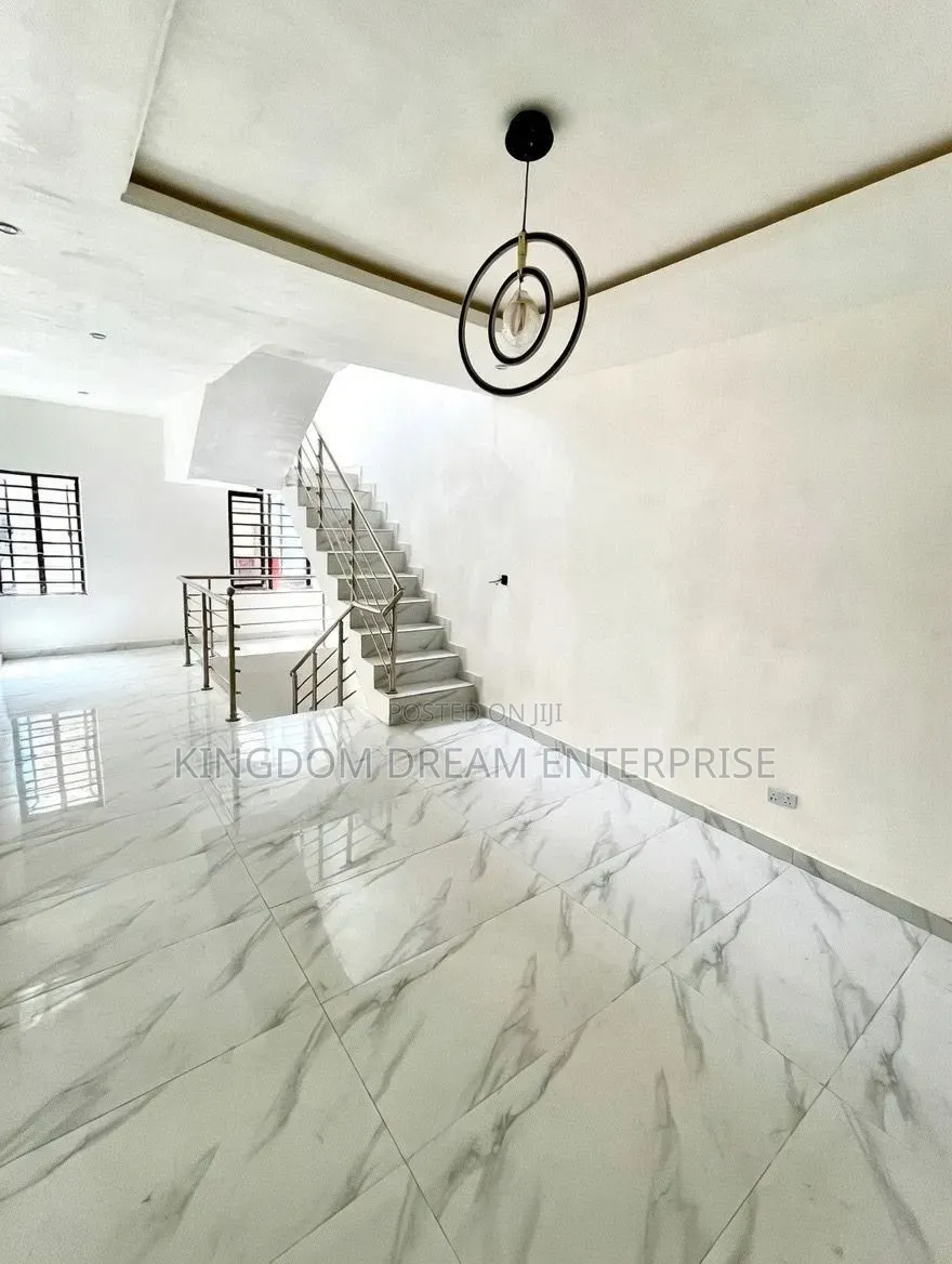4bdrm Duplex in Angle View Estate for rent