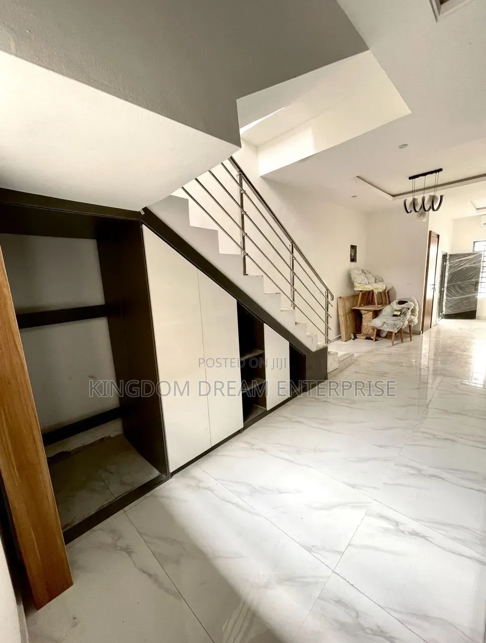 4bdrm Duplex in Angle View Estate for rent