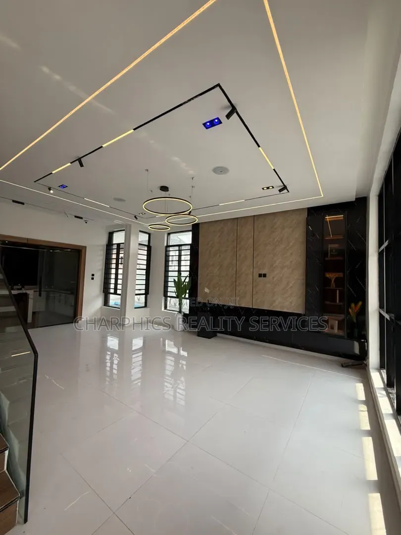 5bdrm Duplex in Off Lekki-Epe Expressway for sale