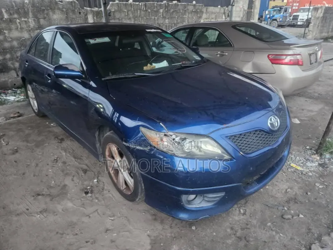 Toyota Camry SE 4dr Sedan (2.5L 4cyl 6A) 2011 Blue