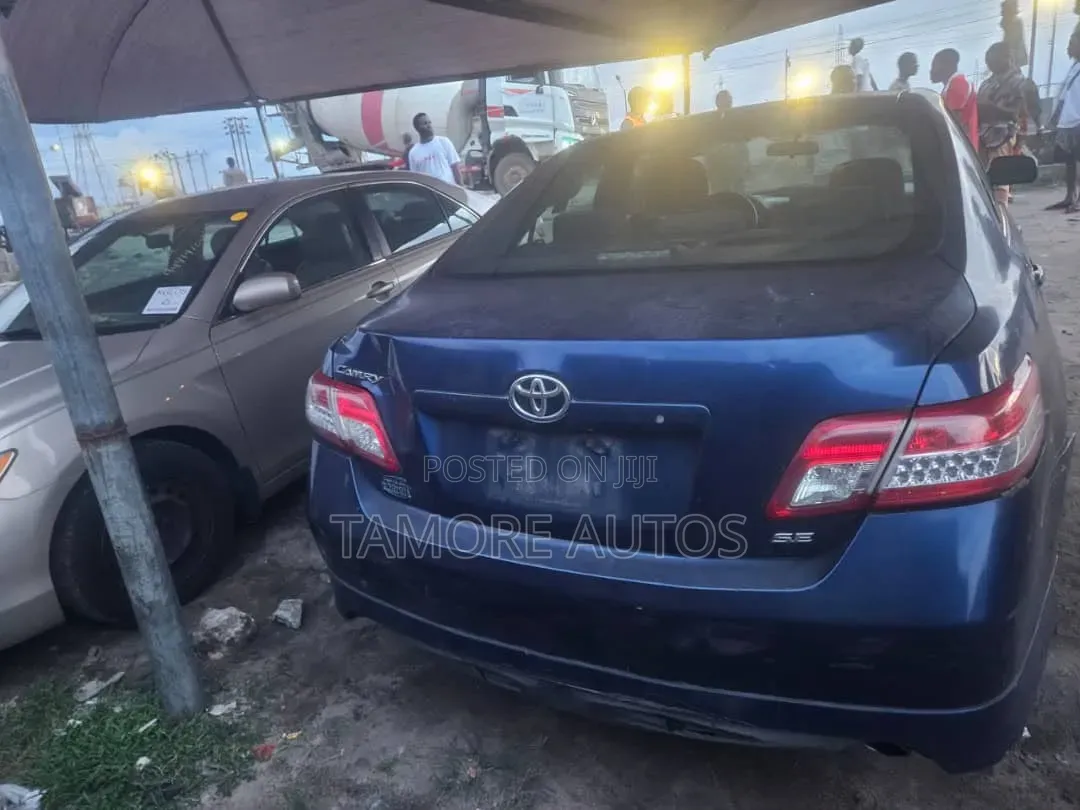 Toyota Camry SE 4dr Sedan (2.5L 4cyl 6A) 2011 Blue