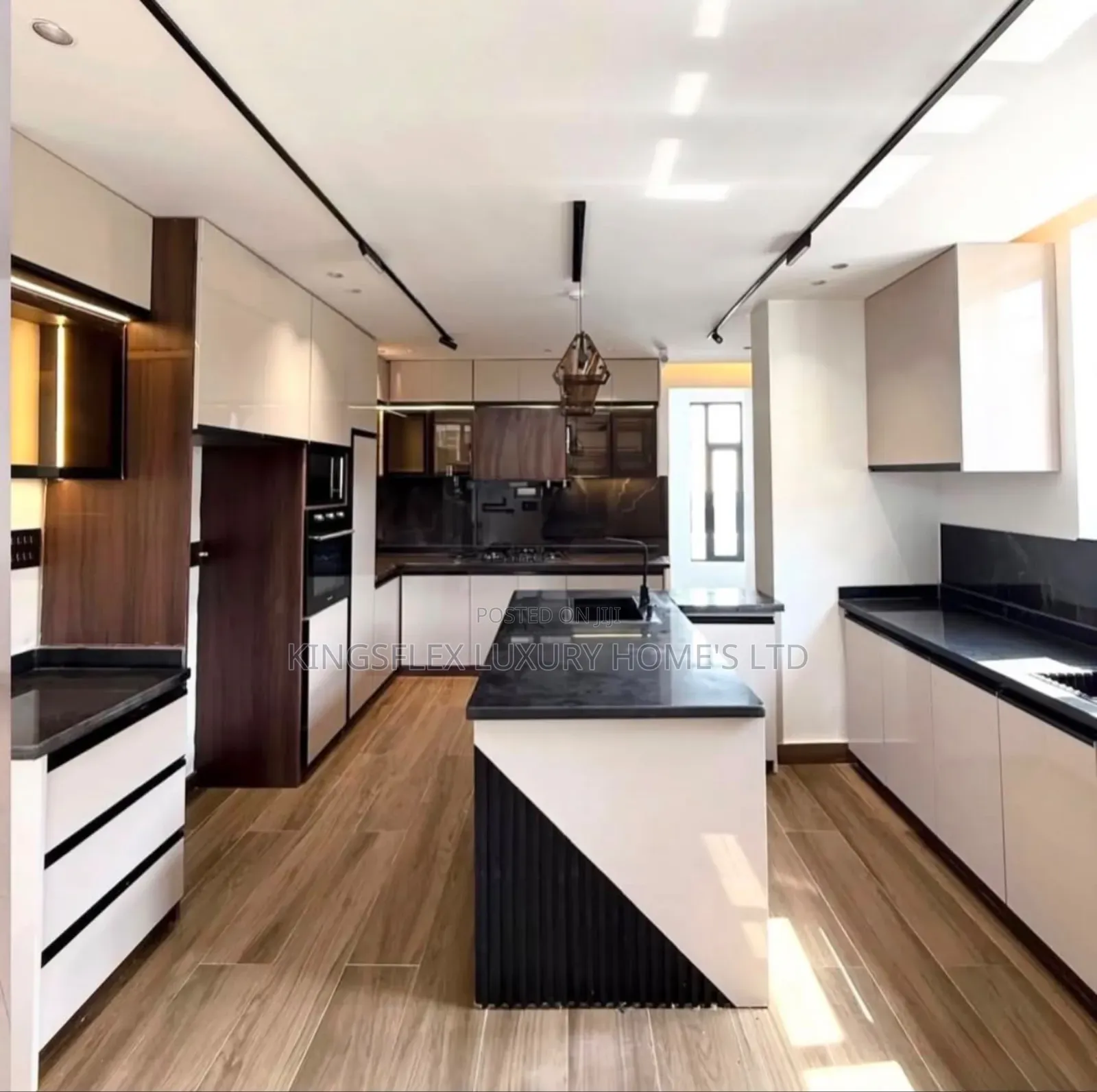 5bdrm Duplex in On Its Own Compound, Apo Resettlement for sale
