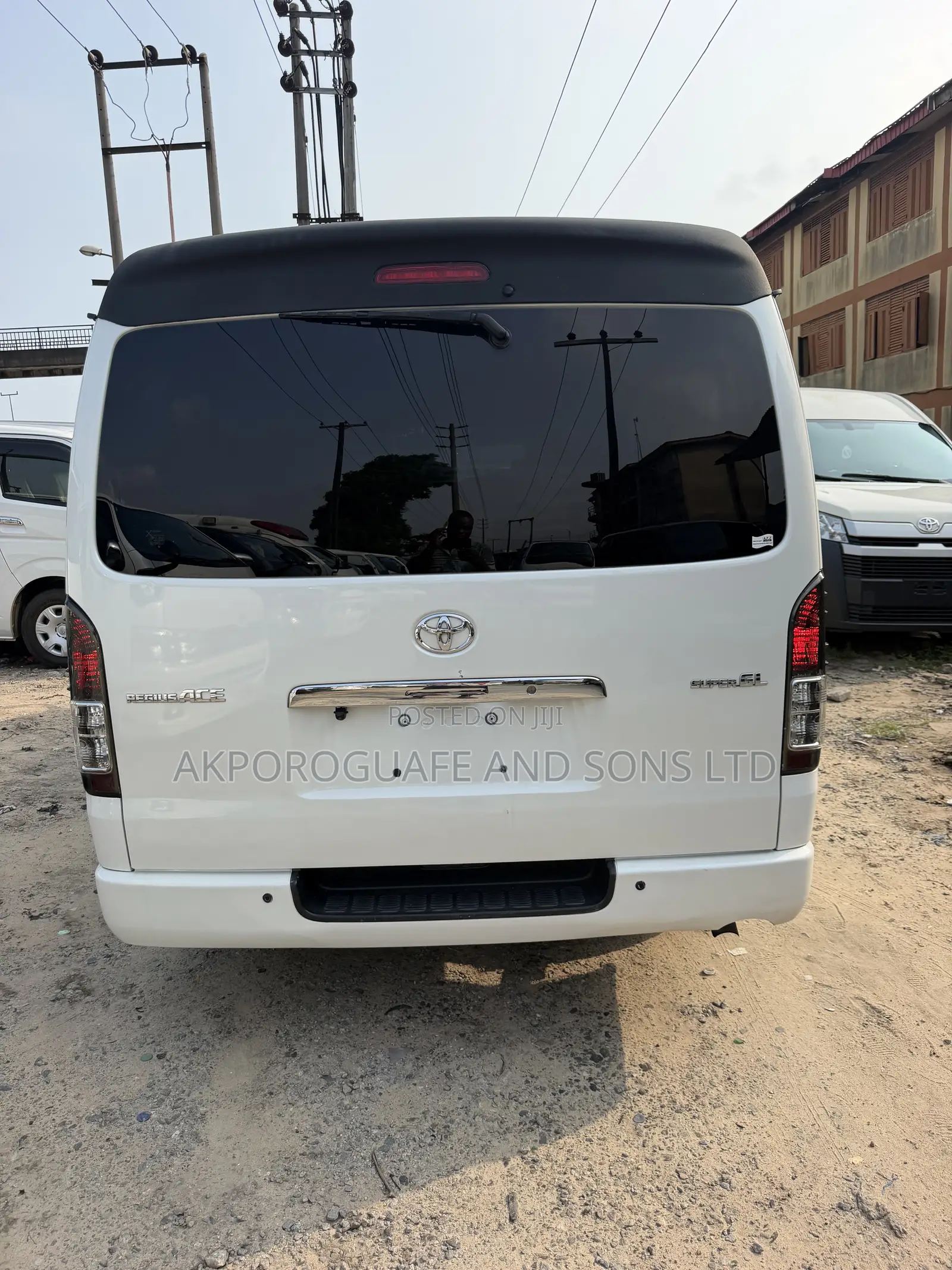 Toyota HiAce 2013 White