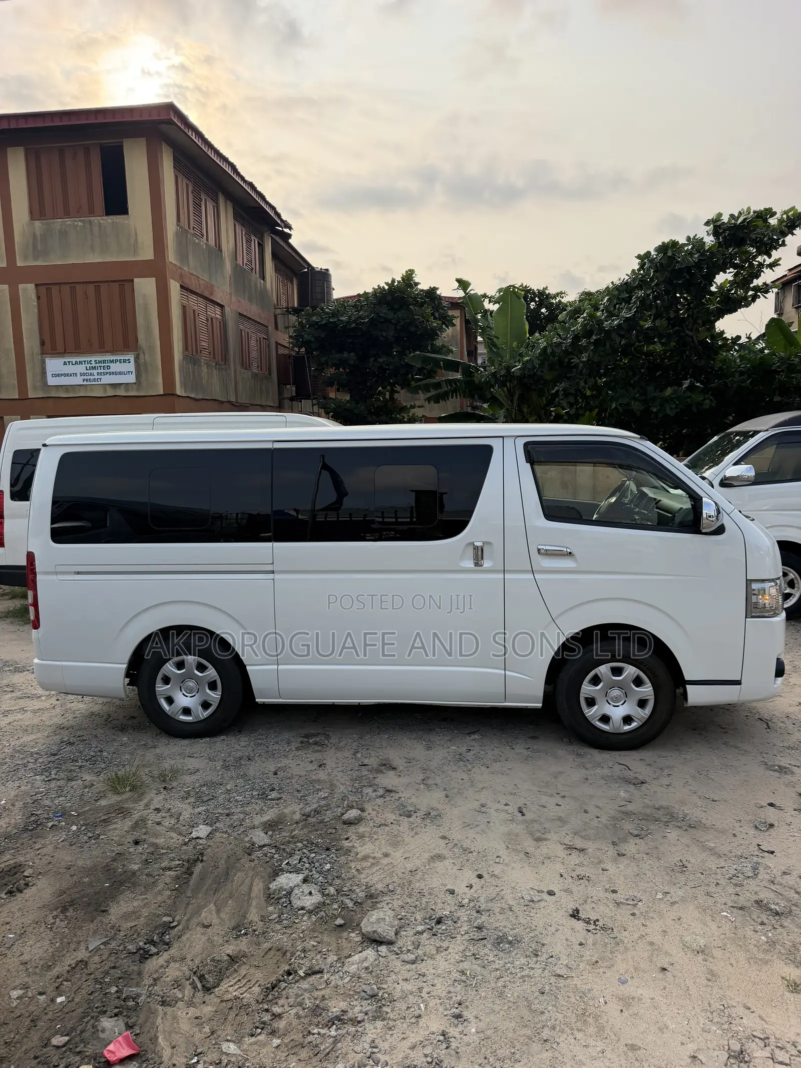 Toyota HiAce 2018 White