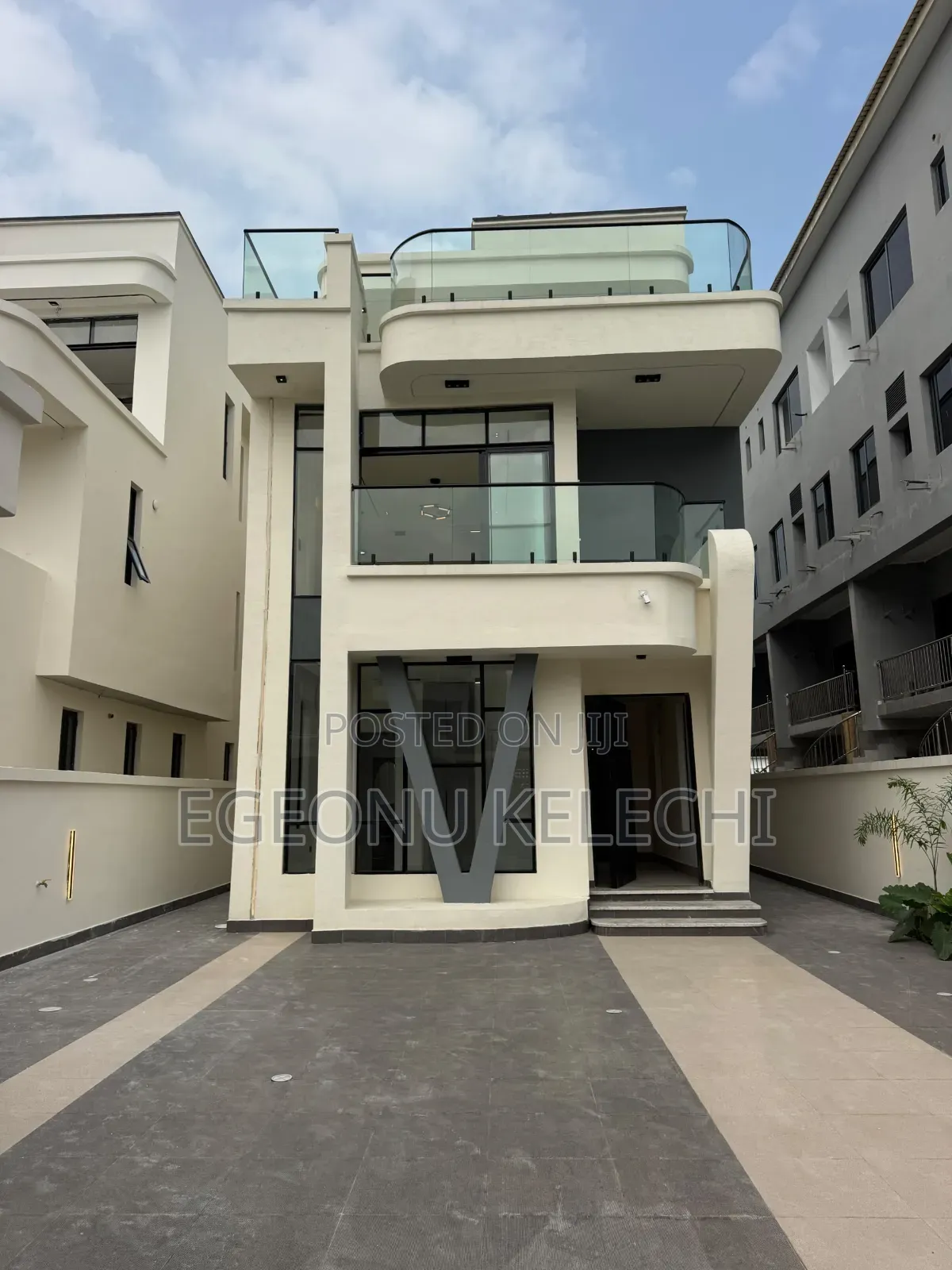 5bdrm Duplex in Lekki Phase 1 for sale