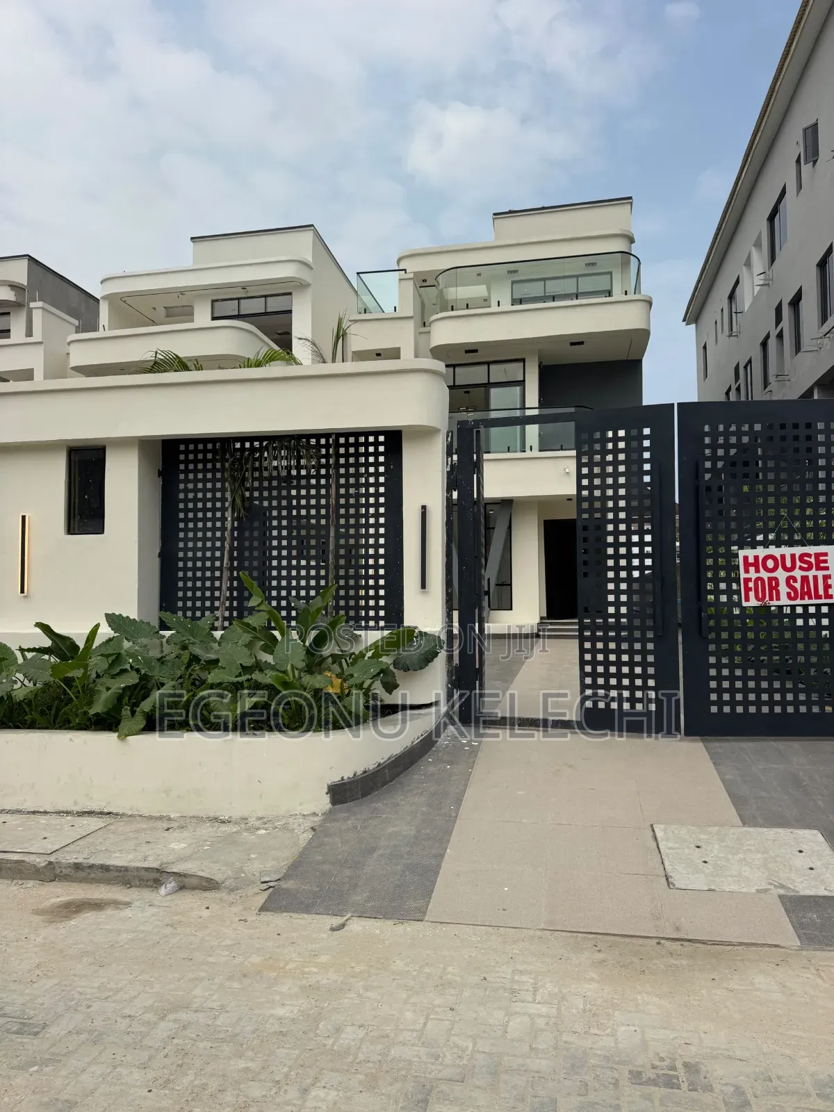 5bdrm Duplex in Lekki Phase 1 for sale