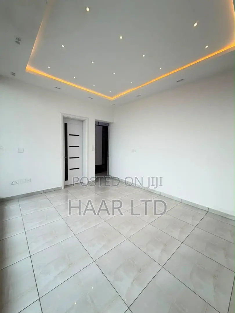 3bdrm Apartment in Lekki Phase 1 for sale