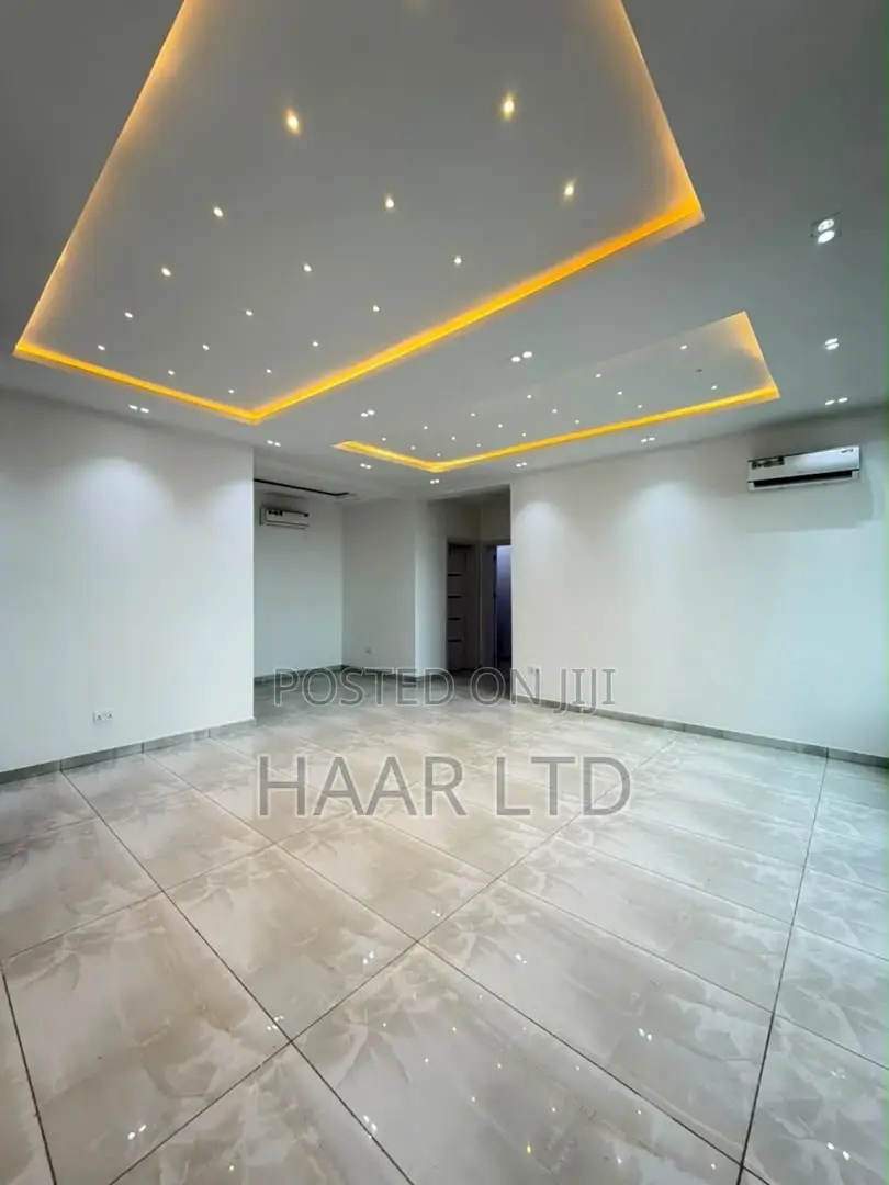 3bdrm Apartment in Lekki Phase 1 for sale