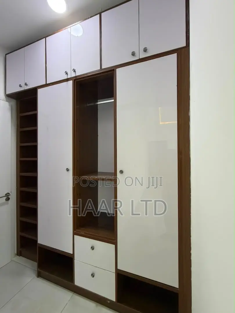 3bdrm Apartment in Lekki Phase 1 for sale