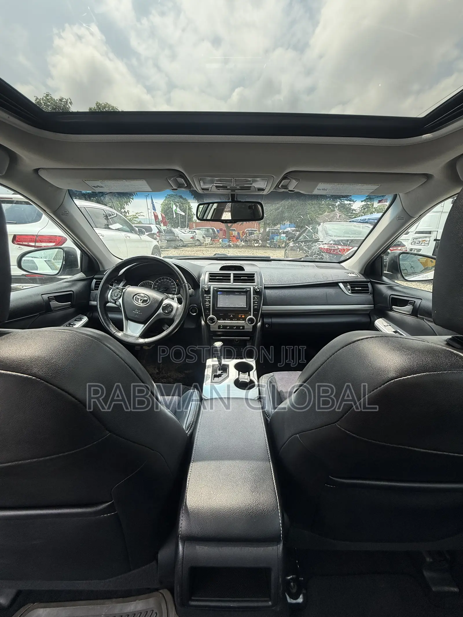 Toyota Camry SE V6 4dr Sedan (3.5L 6cyl 6A) 2013 White
