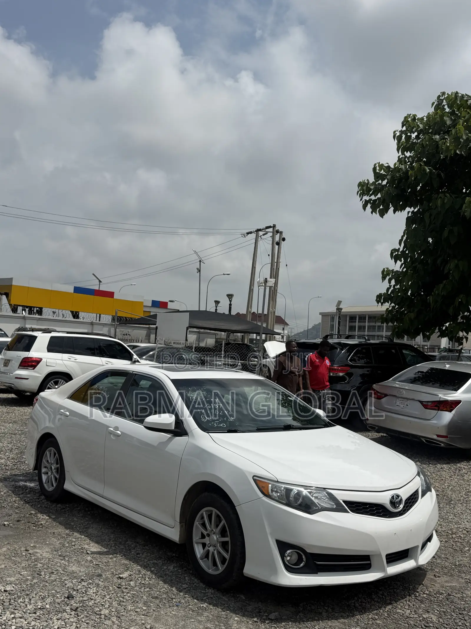 Toyota Camry SE V6 4dr Sedan (3.5L 6cyl 6A) 2013 White