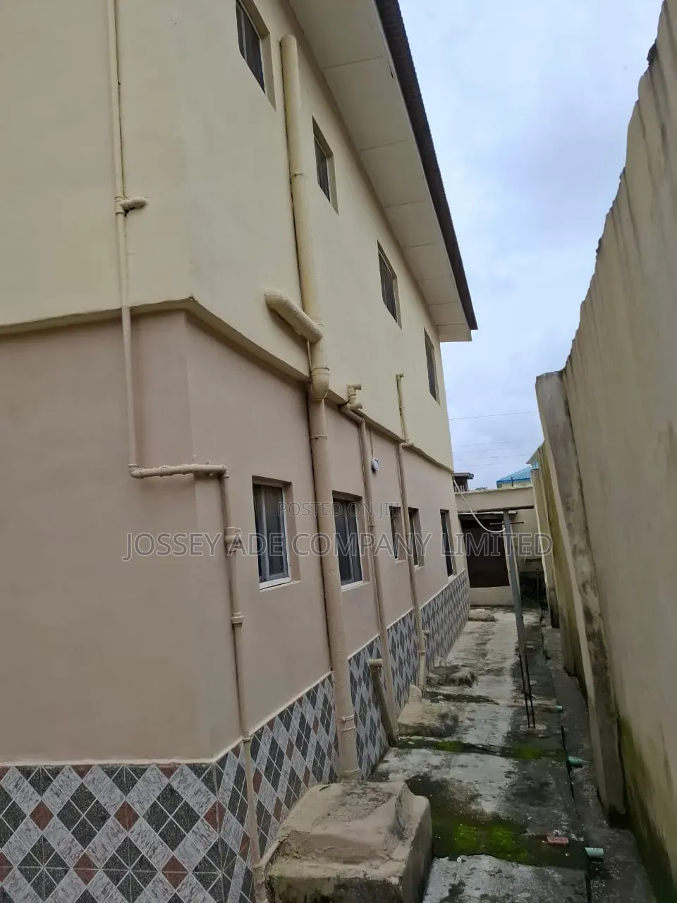 Furnished 3bdrm Block of Flats in Mangoro for sale