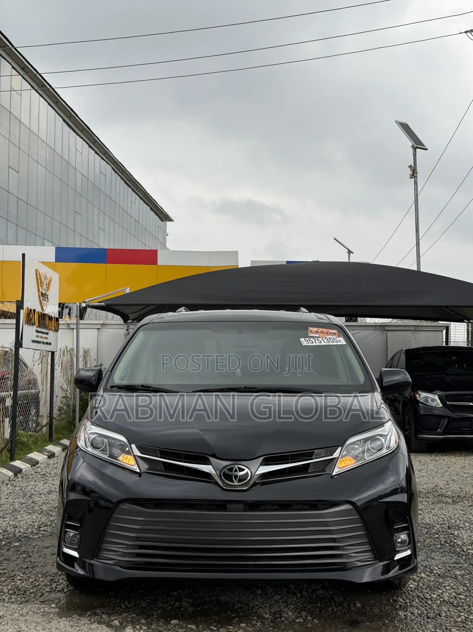 Toyota Sienna XLE Premium 8 Passenger (3.5L 6cyl 8A) 2017 Black
