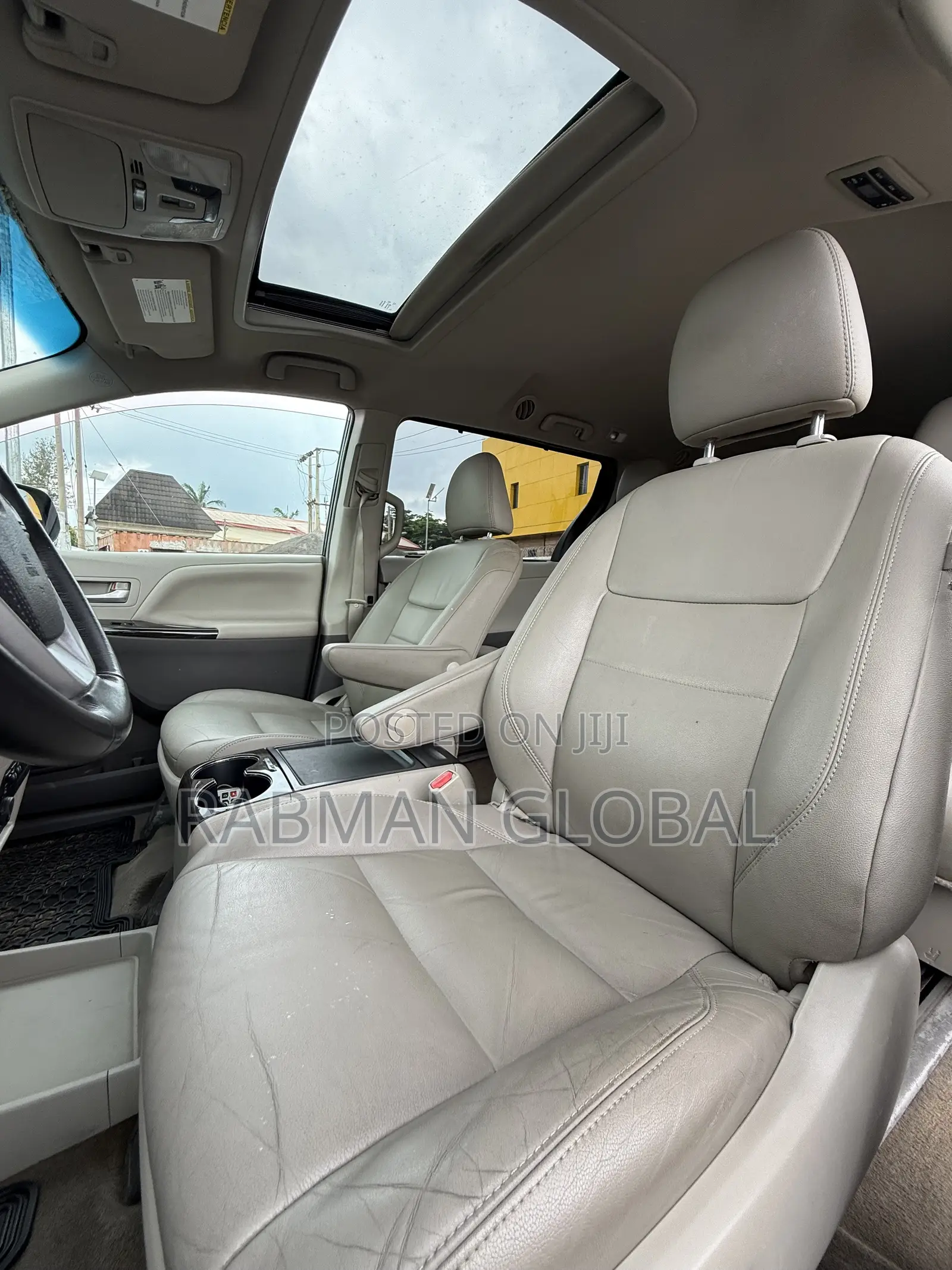 Toyota Sienna XLE Premium 8 Passenger (3.5L 6cyl 8A) 2017 Black