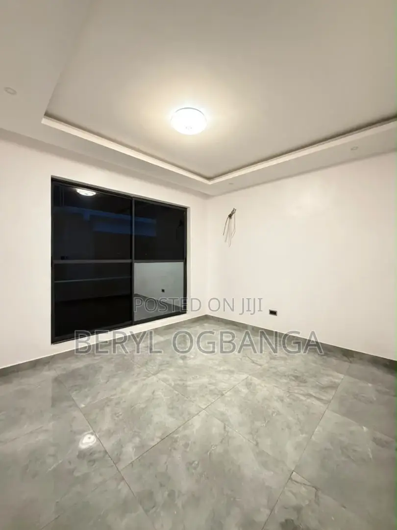 5bdrm Duplex in Ikate for sale