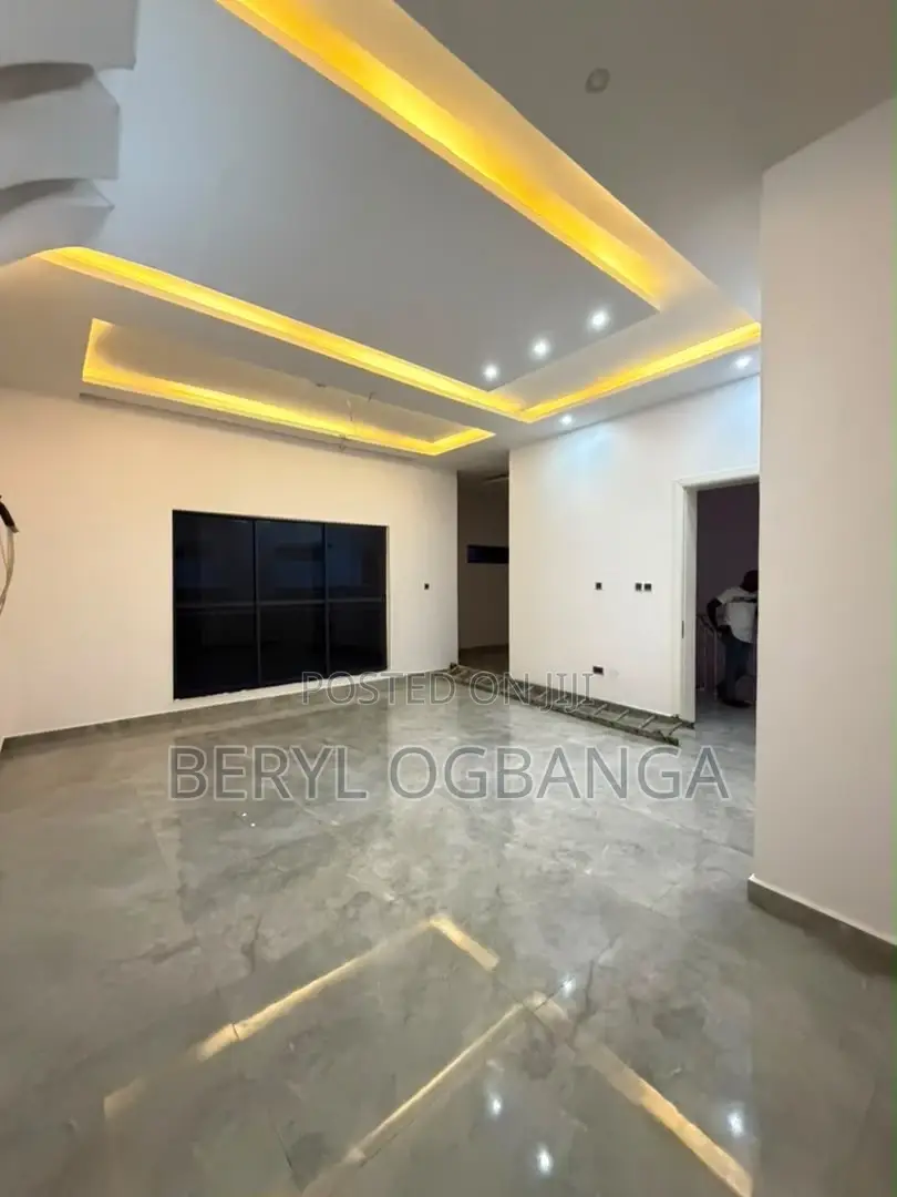 5bdrm Duplex in Ikate for sale