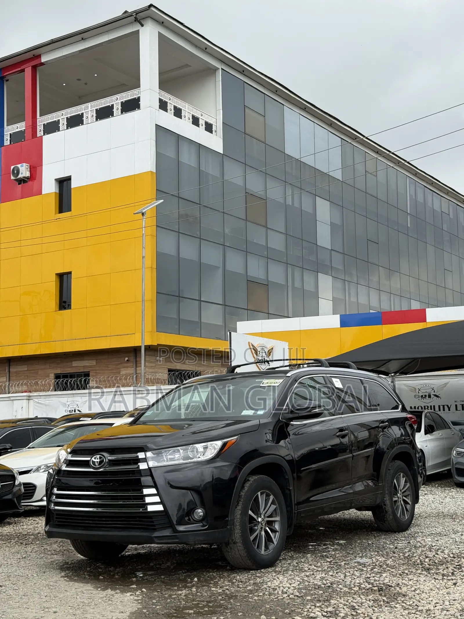 Toyota Highlander XLE 4x4 V6 (3.5L 6cyl 8A) 2018 Black