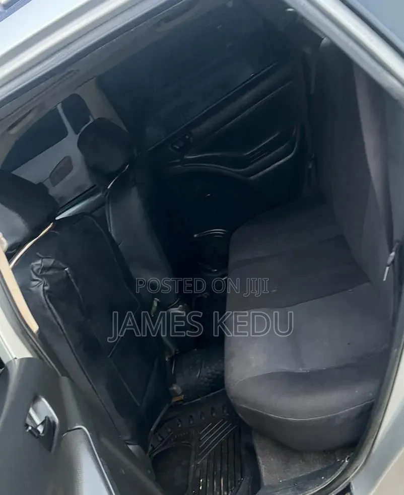 Pontiac Vibe 2005 Silver
