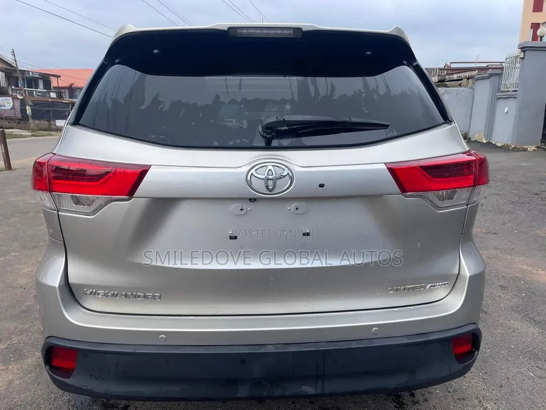 Toyota Highlander 2015 Gold