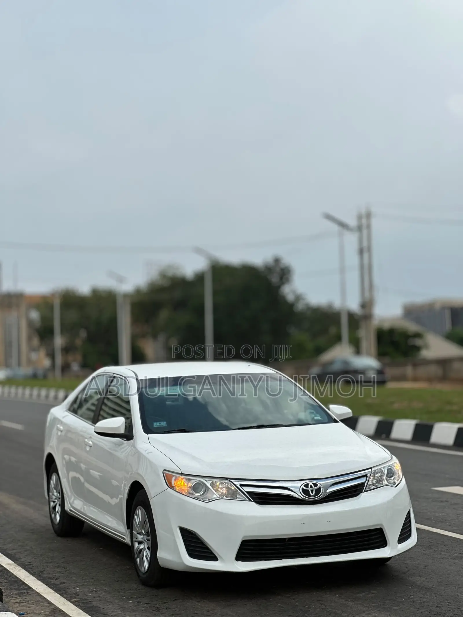 Toyota Camry LE 4dr Sedan (2.5L 4cyl 6A) 2014 White