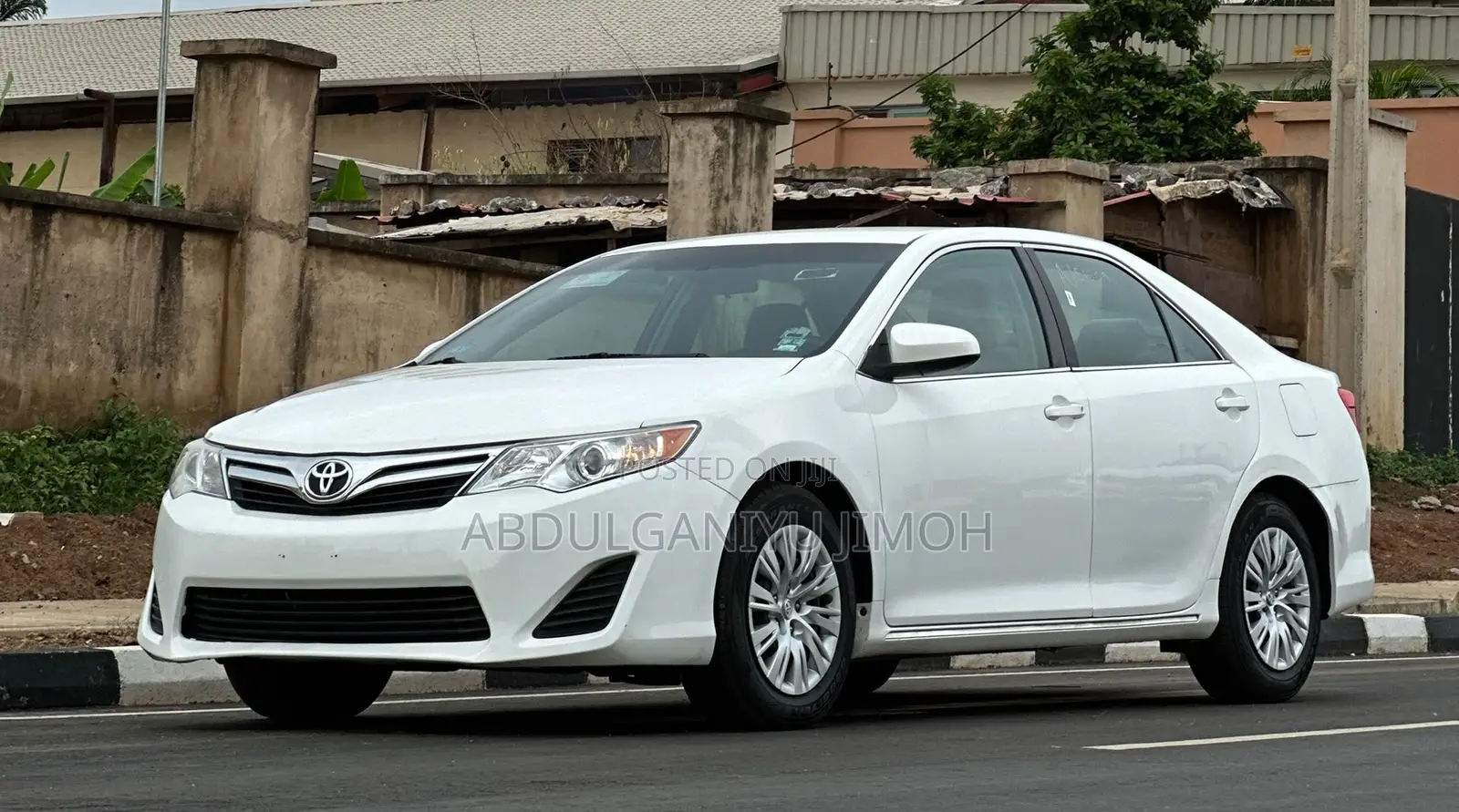 Toyota Camry LE 4dr Sedan (2.5L 4cyl 6A) 2014 White
