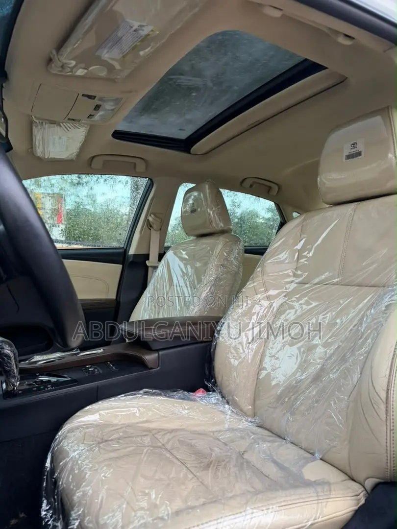 Toyota Avalon XLE Sedar FWD (3.5L 6cyl 6A) 2013 White