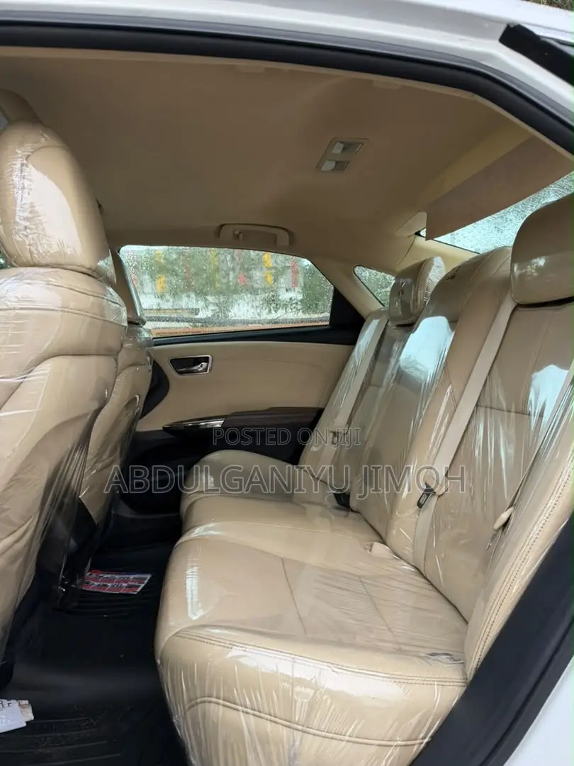 Toyota Avalon XLE Sedar FWD (3.5L 6cyl 6A) 2013 White