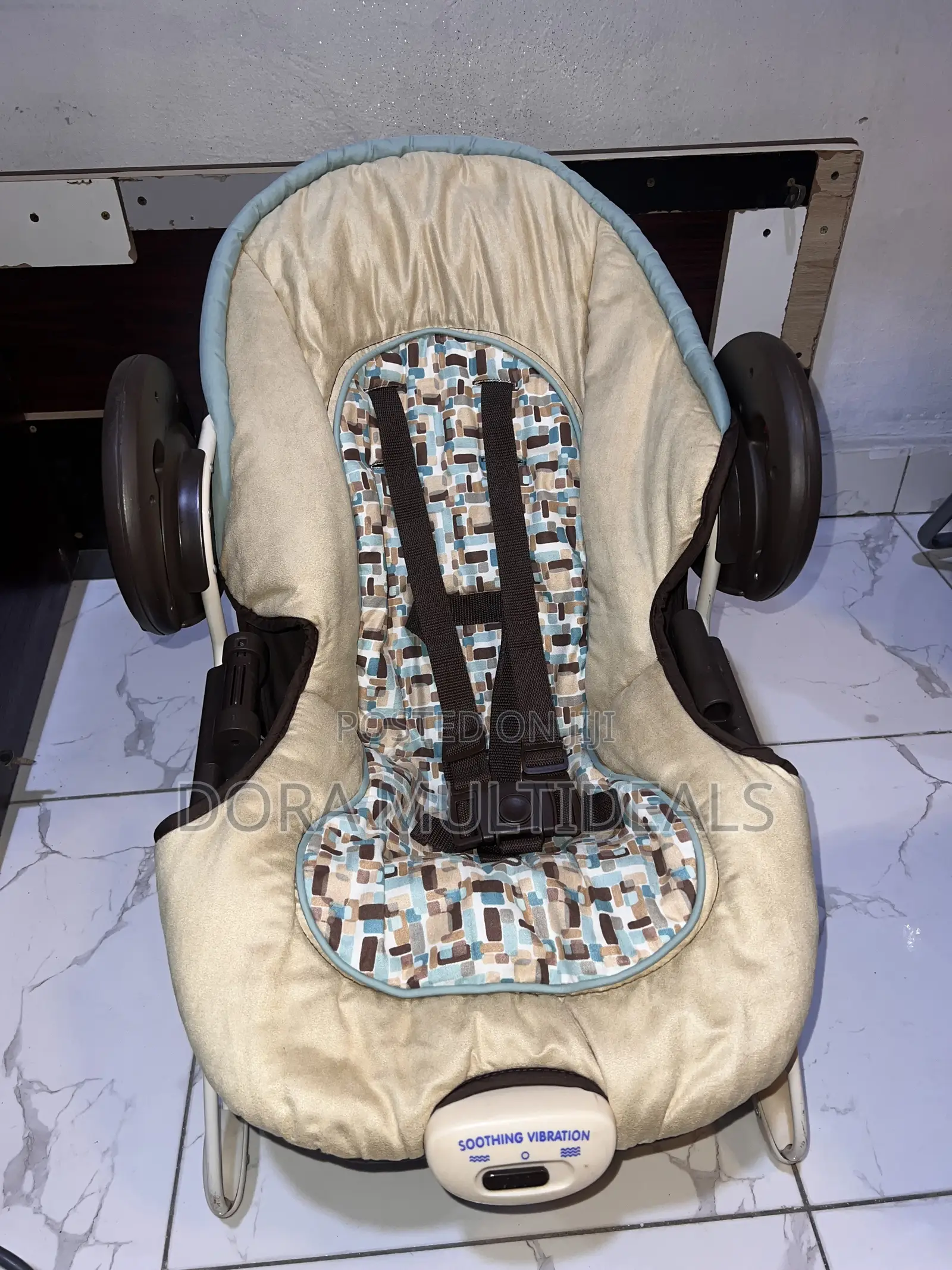 Graco Baby Rocker With Soothing Vibration