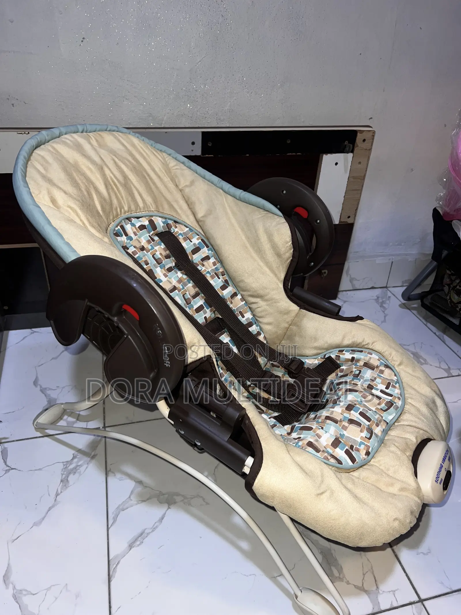 Graco Baby Rocker With Soothing Vibration