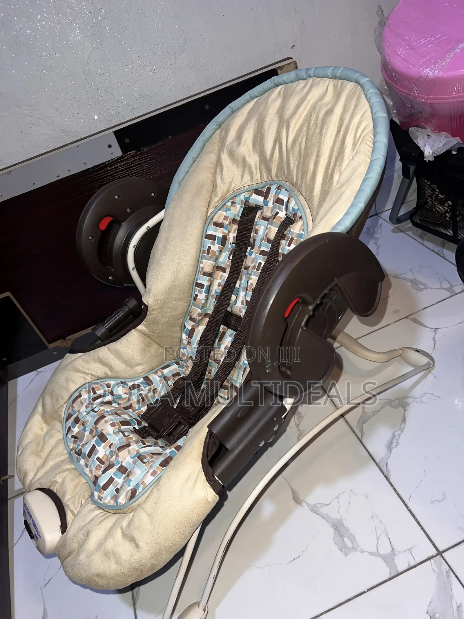 Graco Baby Rocker With Soothing Vibration