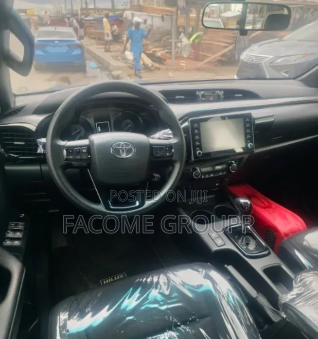 Toyota Hilux 2021 Black