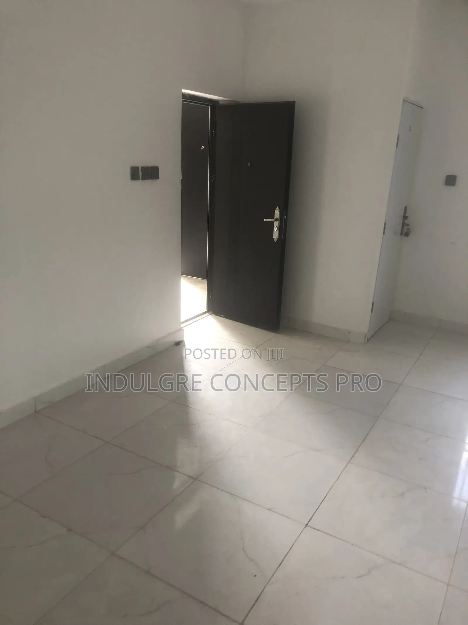 3bdrm Block of Flats in Lugbe Aco for rent