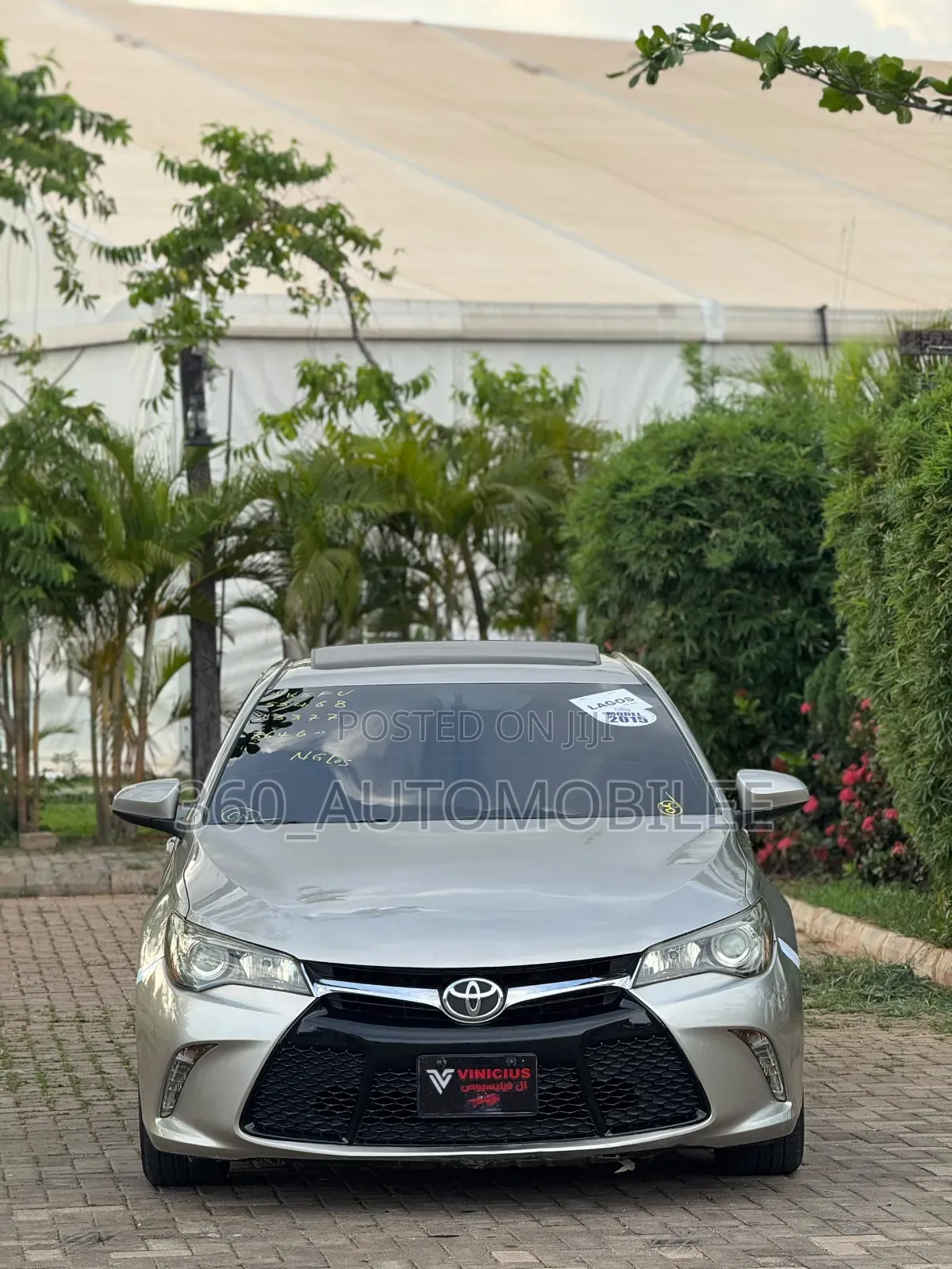 Toyota Camry XLE V6 4dr Sedan (3.6L 6cyl 6A) 2016 Gold