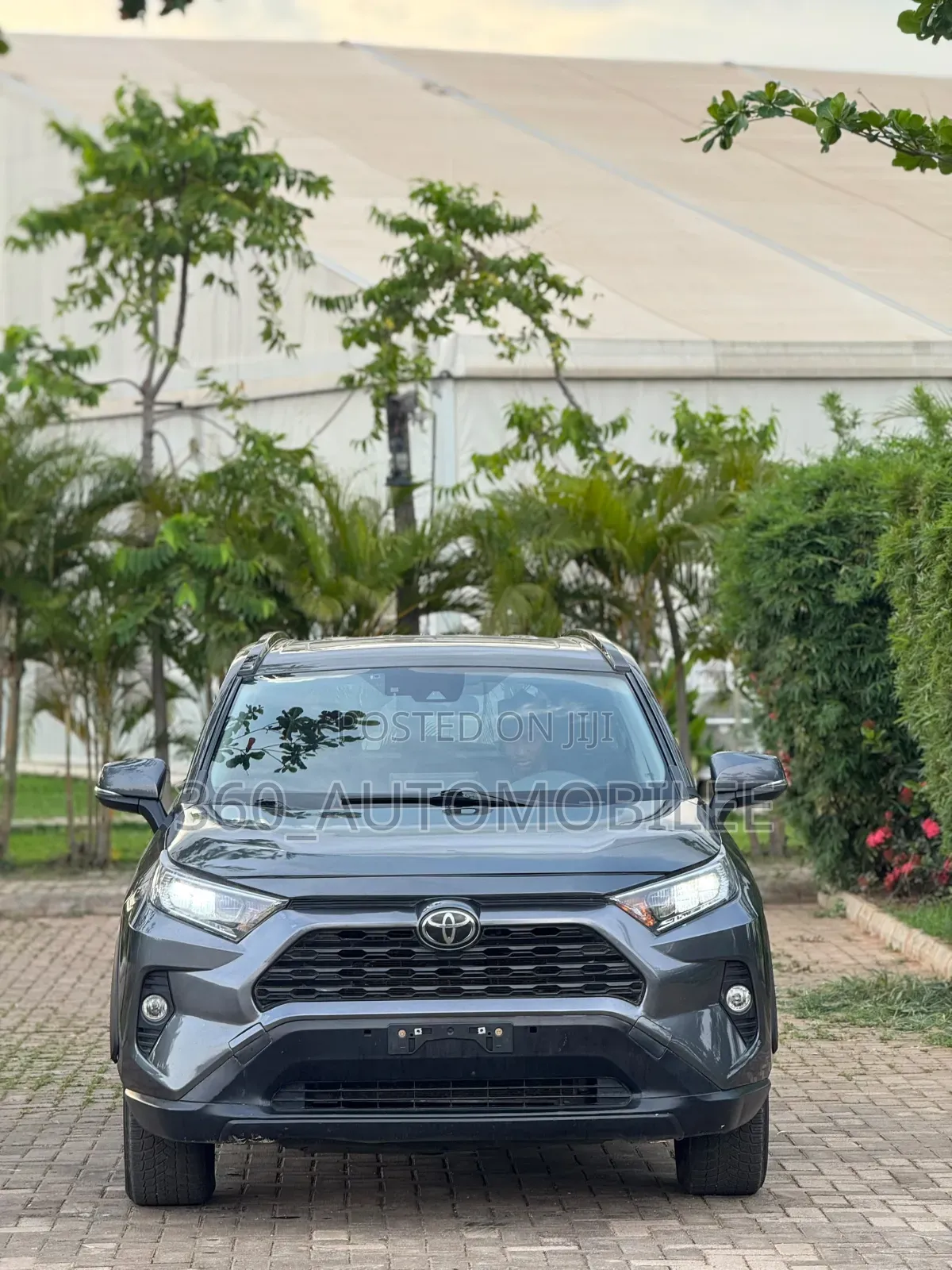 Toyota RAV4 XLE 2021 Gray