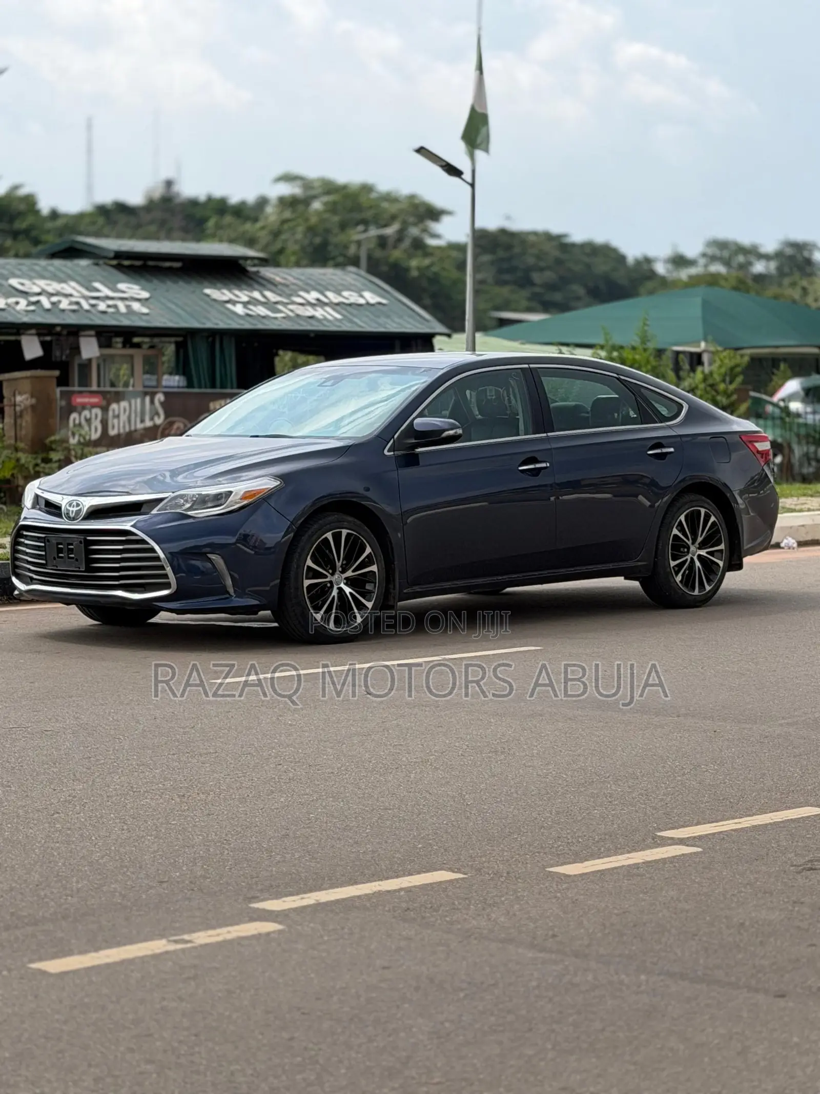 Toyota Avalon XLE Sedan FWD (3.5L 6cyl 6A) 2017 Blue