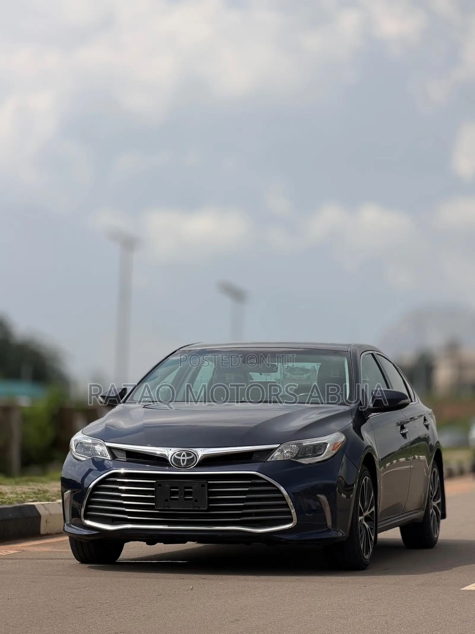 Toyota Avalon XLE Sedan FWD (3.5L 6cyl 6A) 2017 Blue