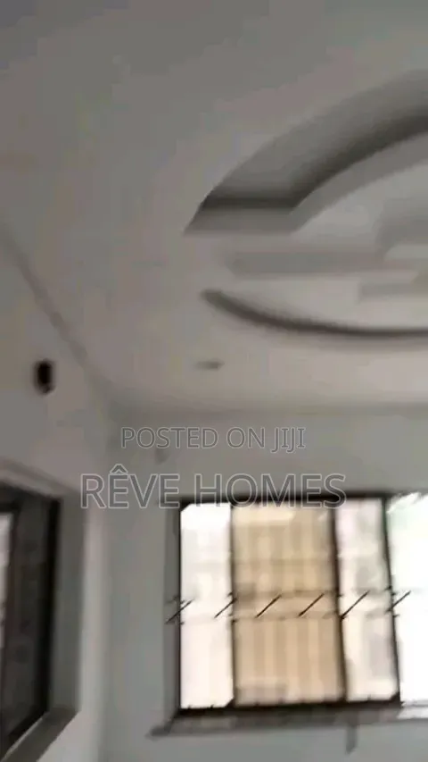 3bdrm Block of Flats in Soluyi for rent