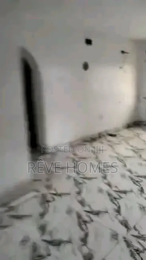 3bdrm Block of Flats in Soluyi for rent
