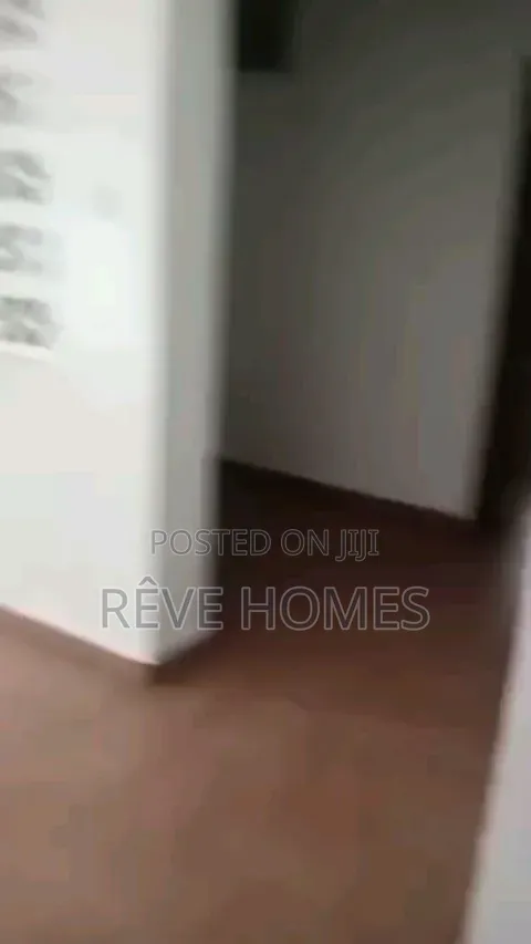 3bdrm Block of Flats in Soluyi for rent