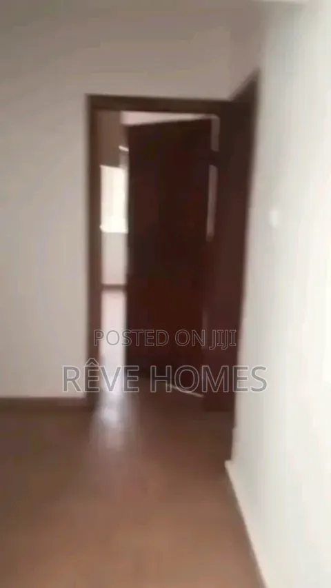 3bdrm Block of Flats in Soluyi for rent